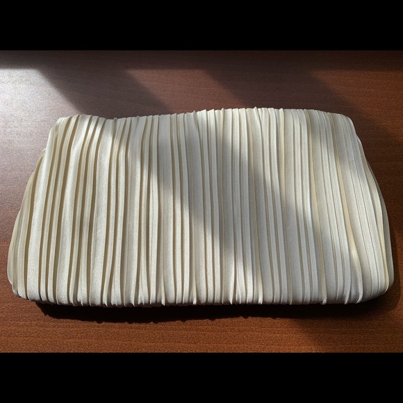 ASTALIFT bow tie details purse - Picture 8 of 8